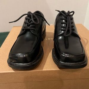 Boys black genuine leather dress shoes. Kenneth Cole Reaction. Size 1 M.